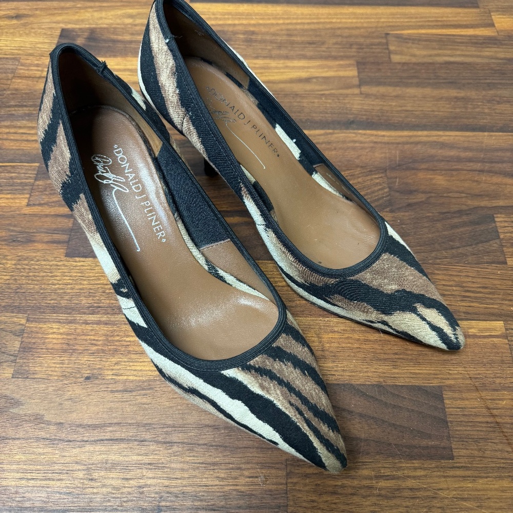 DONALD J PLINER Zebra Print Pointed Toe Heels Size 7N